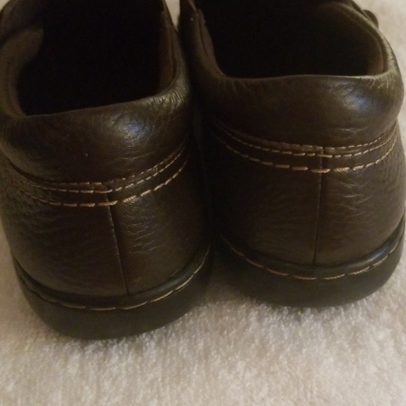 *Sold*Clarks shoes - Picture 3 of 4